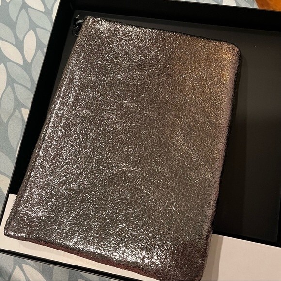 NIB Marc Jacobs x Neiman Marcus Metallic Leather Zip Top Pouch - Picture 5 of 8